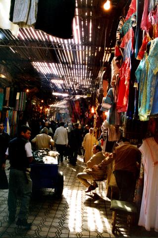 image Callejuela cubierta en un zoco, Marrakech, Marruecos