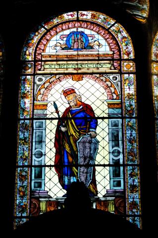 image Vidriera de San Enrique, Catedral de San Matías, Budapest, Hungría