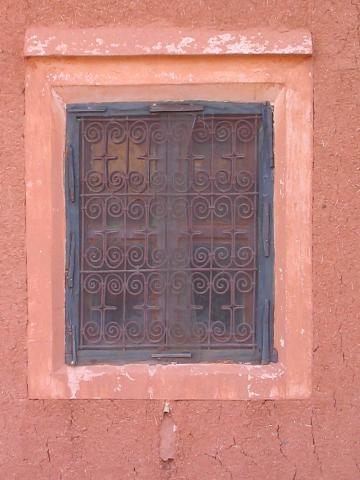 image Ventana artesanal con dintel, Telouet, Marruecos
