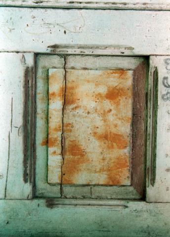 image Placa de metal quebrada