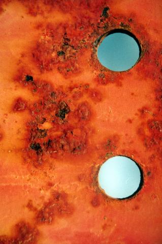 image Metal con agujeros