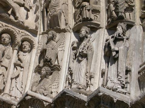 image Patriarcas del Apocalipsis, arquivolta del Pórtico Real de la catedral de Chartres, Francia