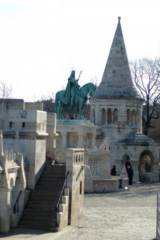 image Estatua de San Esteban, Bastión de los pescadores, Budapest, Hungría