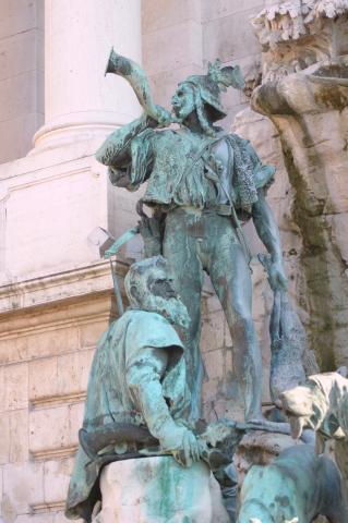 image Estatua de cazadores en la plaza del Castillo de Buda, Budapest, Hungría
