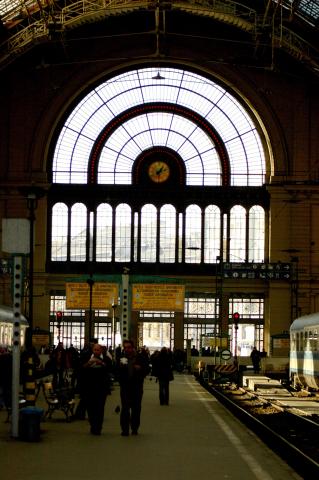 image Puerta principal de la Estacion KeletiPu, Budapest, Hungría