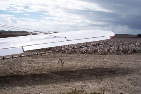 image Detalle de una avioneta fumigadora