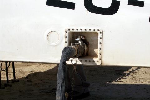 image Avioneta fumigadora repostando