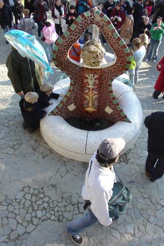 image Fuente del Lagarto, Parque Güell, Barcelona