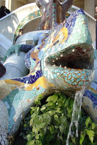 image Fuente del Lagarto, Parque Güell, Barcelona