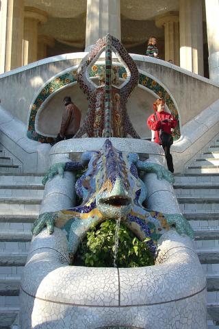 image Fuente del Lagarto, Parque Güell, Barcelona