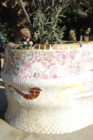 image Detalle parque serpenteante, Parque Güell, Barcelona