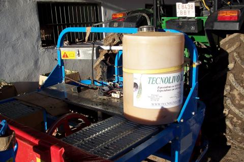image Tanque herbicida de la sembradora de olivos