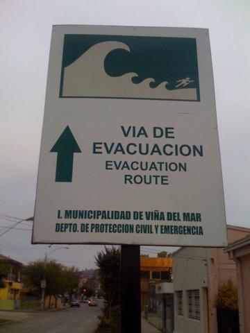 image Señalética cívica en la costa de Chile