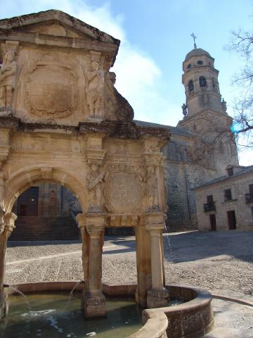 image Fuente de Santa María y Catedral de Baeza, Jaén