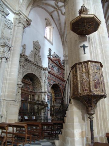image Púlpito y capillas, Catedral de Baeza, Jaén