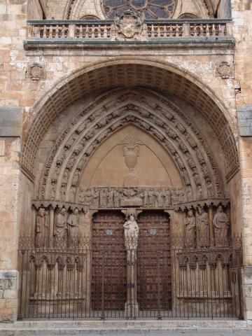 image Puerta principal de la Catedral de Burgo de Osma, Soria