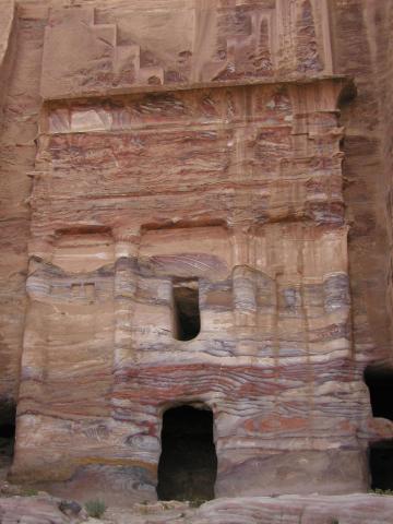 image Fachada de la Tumba de Urn, Petra, Jordania