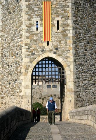 image Torre del puente fortificado de Besalú, Garrotxa, Girona