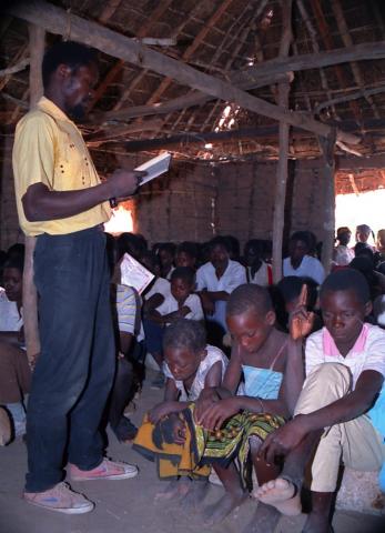 image Dando clases en aldea, Matibane, Mozambique