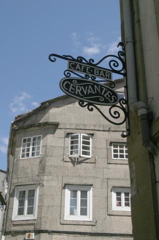 image Cartel en la Plaza de Cervantes, Santiago de Compostela, A Coruña