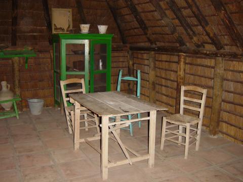 image Interior de una choza del Poblado de La Plancha, Parque Nacional de Doñana, Huelva