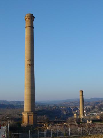 image Chimenea del Complejo Minero de Villanueva del Río y Minas, Sevilla