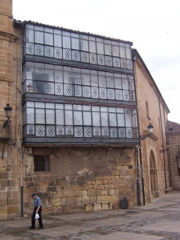 image Ventanales en la Plaza Mayor de Soria