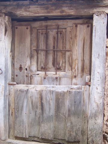 image Puerta de vivienda tradicional, Calatañazor, Soria