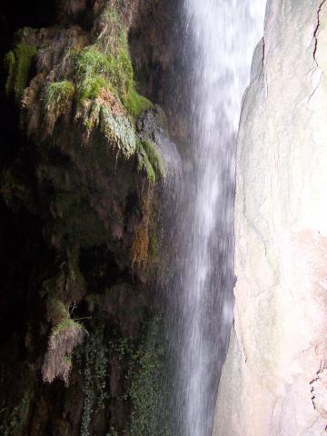 image Cascada desde interior de gruta, Monasterio de Piedra, Nuévalos, Zaragoza