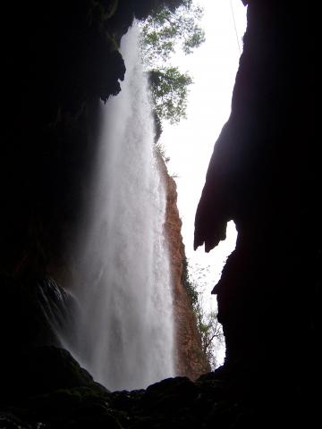 image Cascada desde interior de gruta, Monasterio de Piedra, Nuévalos, Zaragoza