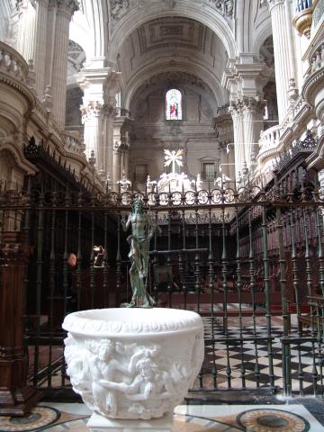 image Pila bautismal y coro, Catedral de Jaén