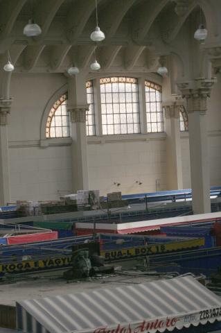 image Cubiertas de los puestos del Mercado de abastos de Sao Paulo, Brasil