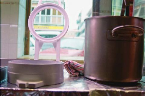 image Aparato para envasar al vacío y olla