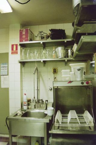 image Lavavajillas en cocina industrial