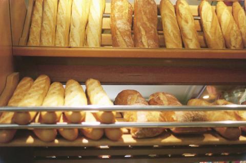 image Estante de panes frescos