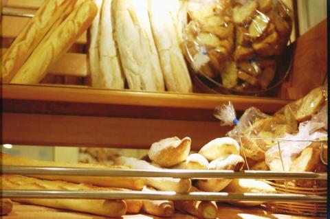 image Estante de panes frescos