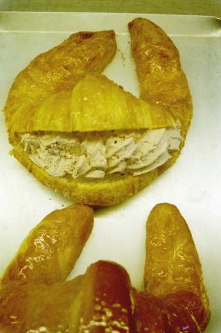 image Croissant relleno de mousse de chocolate