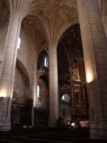 image Pilares y bóveda, Catedral de Logroño, La Rioja