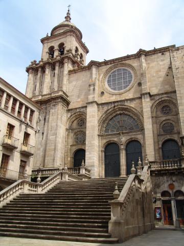 image Fachada de la Catedral de Ourense