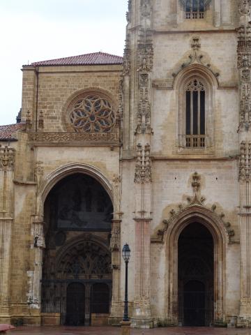 image Detalle fachada, Catedral de Oviedo