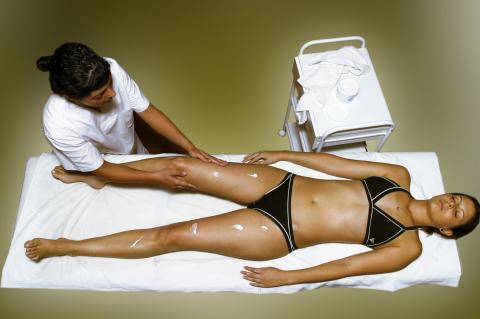 image Vendas frías: aplicación de crema reafirmante