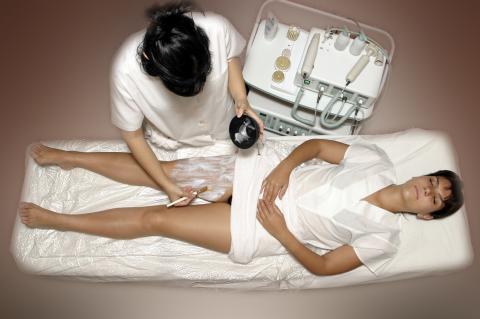 image Exfoliación mecánica: aplicación cosmético exfoliante