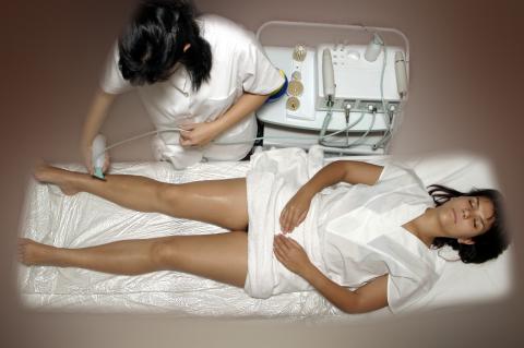 image Exfoliación mecánica: aplicación de ducha fusiforme