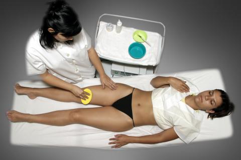 image Gimnasia pasiva con cintas de caucho: limpieza de gel conductor