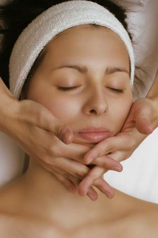 image Limpieza facial: frotaciones maxilar inferior