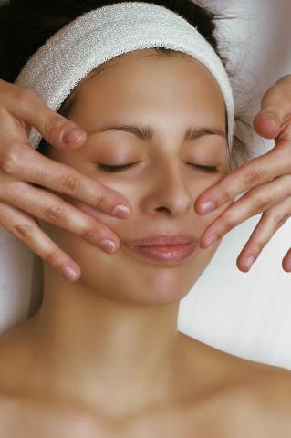 image Limpieza facial: frotaciones cigomaticos