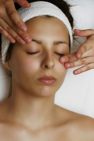 image Limpieza facial: frotación en forma de ocho