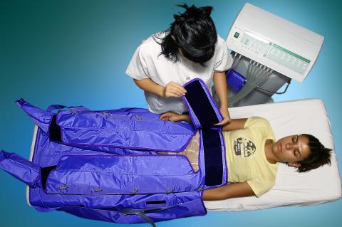 image Presoterapia: colocación de complemento en extremidades inferiores