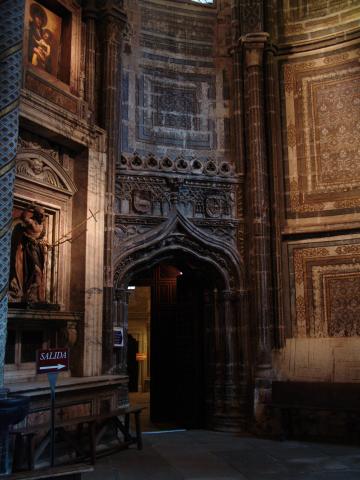 image Puerta interior de la Catedral de Ávila