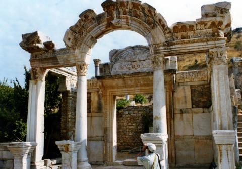 image Templo de Adriano, Éfeso, Turquía